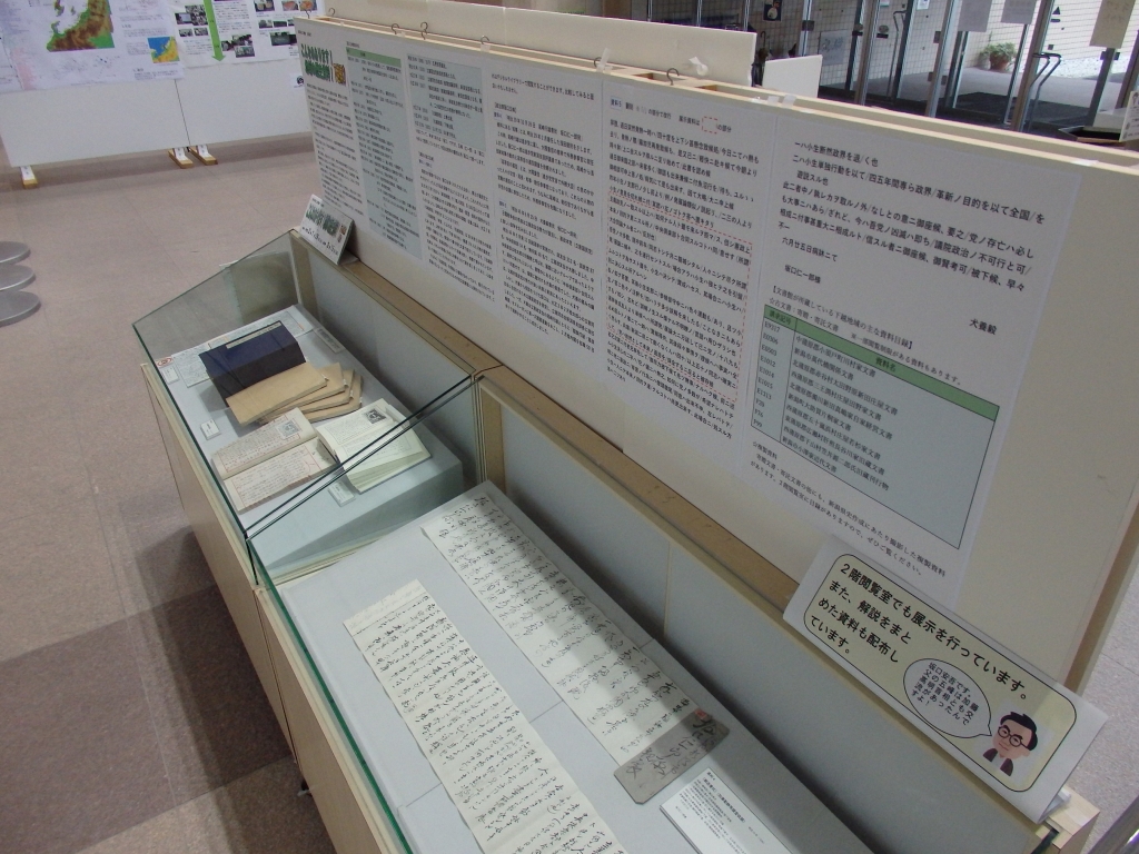 図書館1階エントランスの画像